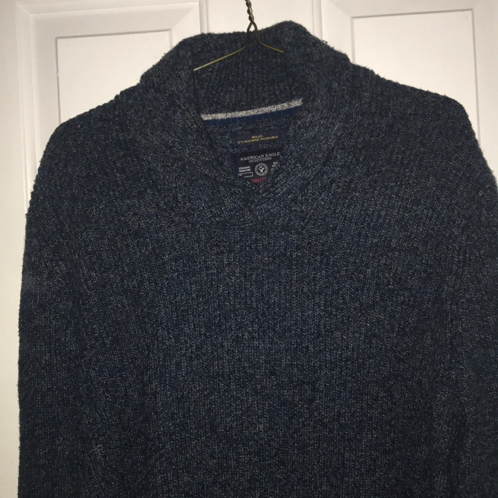 American Eagle athletic fit sweater like new